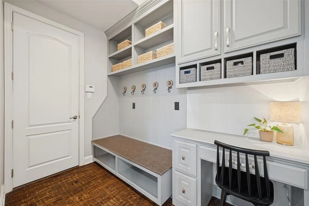 2570 BENDBROOK Trail