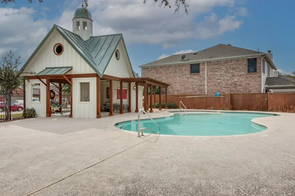 2322 Luscombe Lane