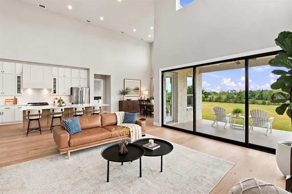 2711 Solasta Court