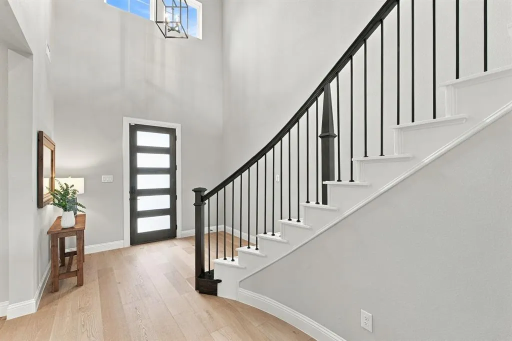 2711 Solasta Court