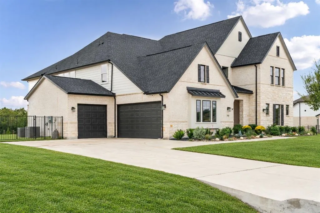 2711 Solasta Court