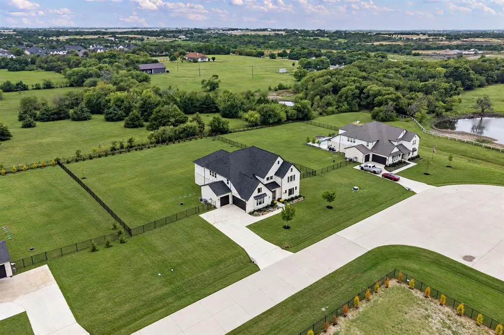 2711 Solasta Court