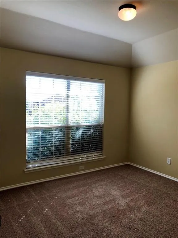 1104 Kaufman Road