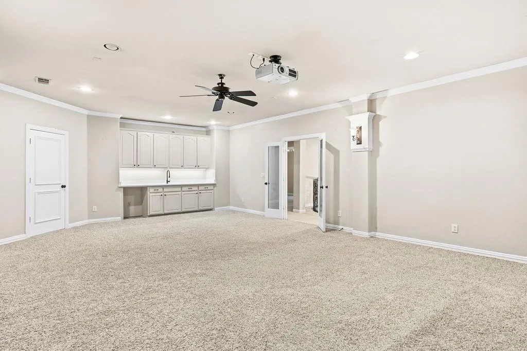 5601 S Woodcreek Circle