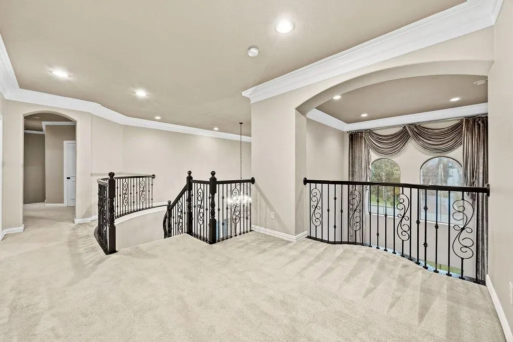 5601 S Woodcreek Circle