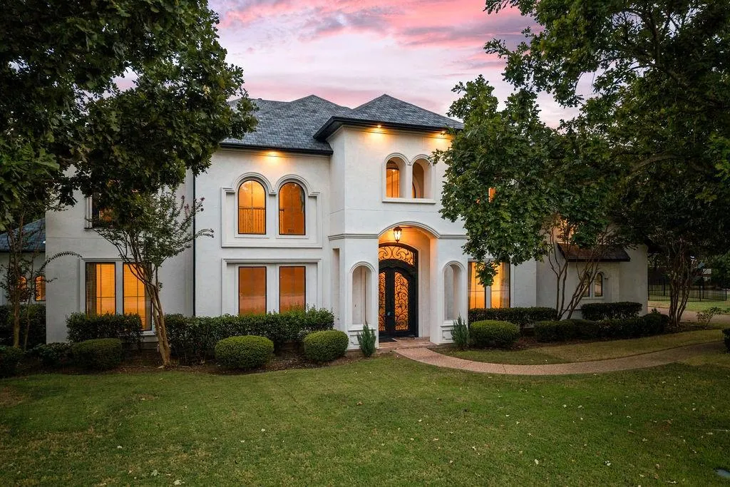5601 S Woodcreek Circle
