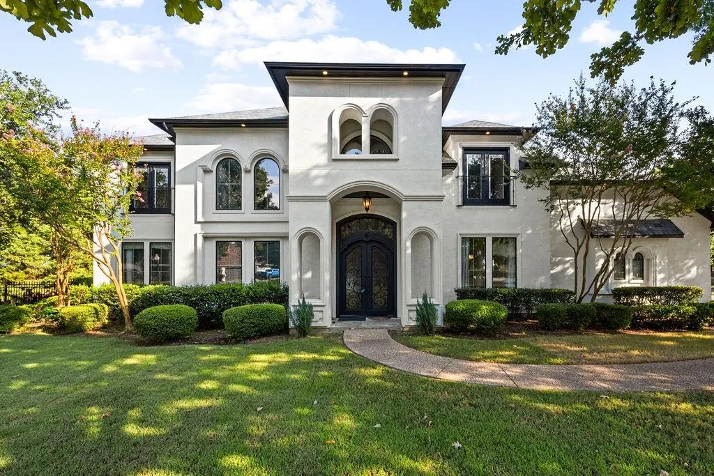 5601 S Woodcreek Circle
