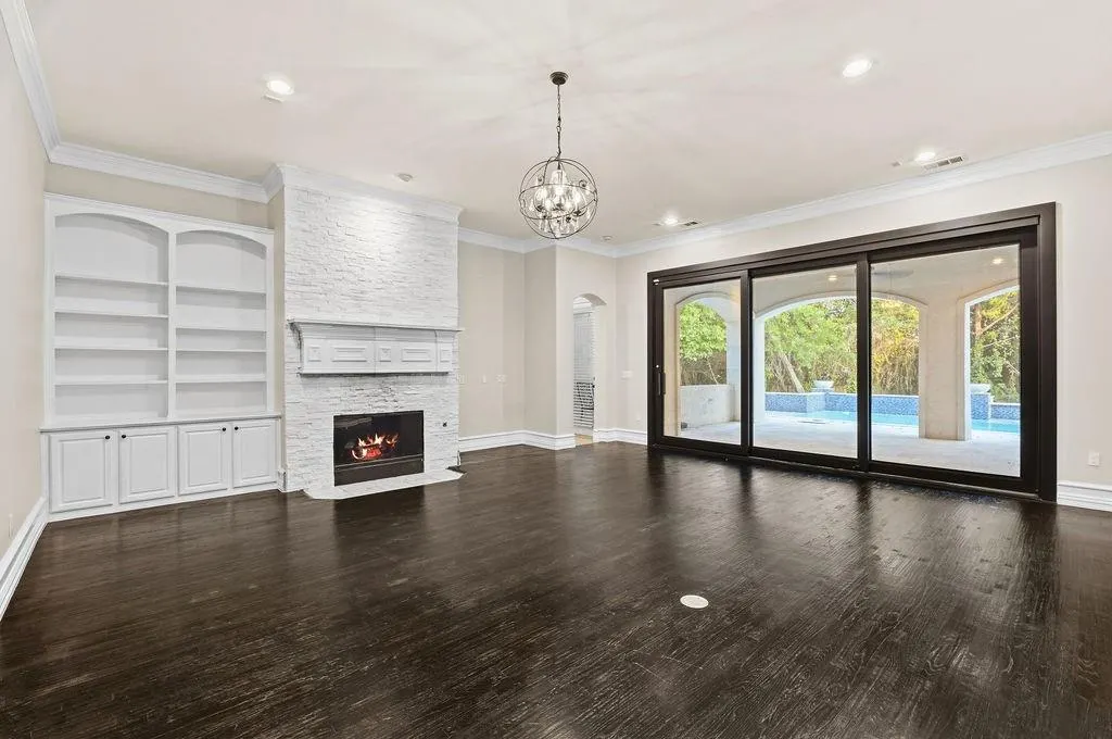 5601 S Woodcreek Circle