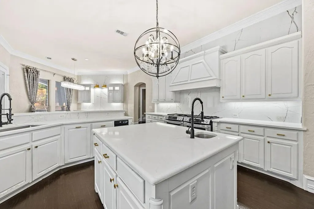 5601 S Woodcreek Circle