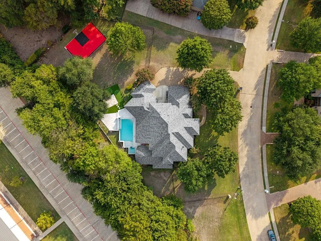 5601 S Woodcreek Circle