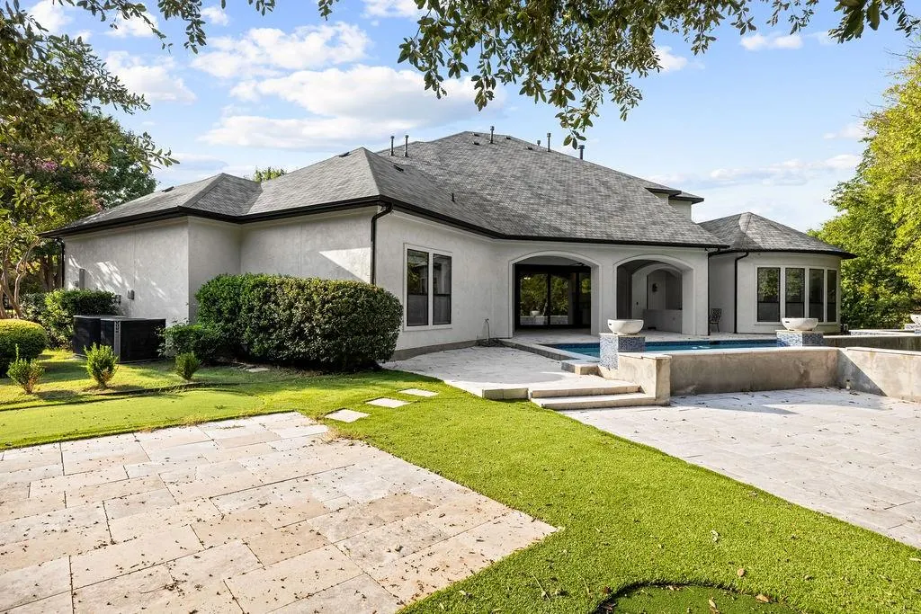 5601 S Woodcreek Circle