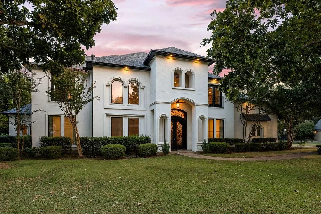 5601 S Woodcreek Circle