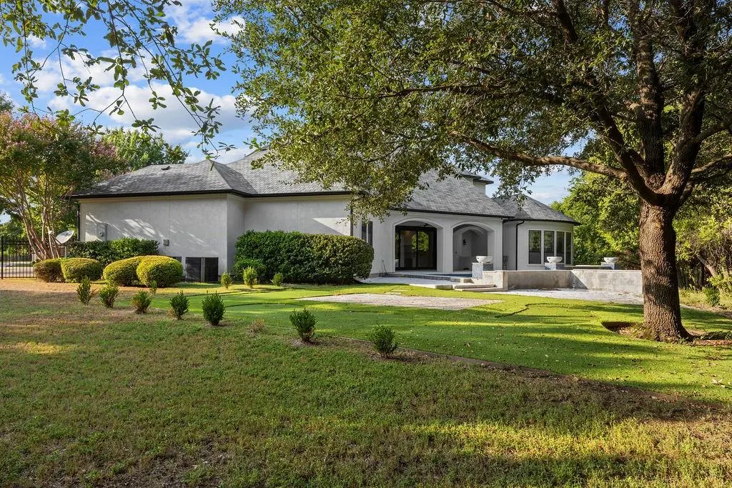 5601 S Woodcreek Circle