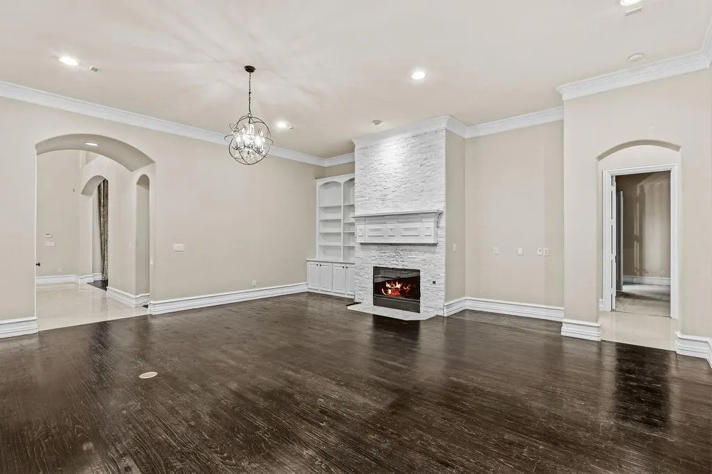 5601 S Woodcreek Circle
