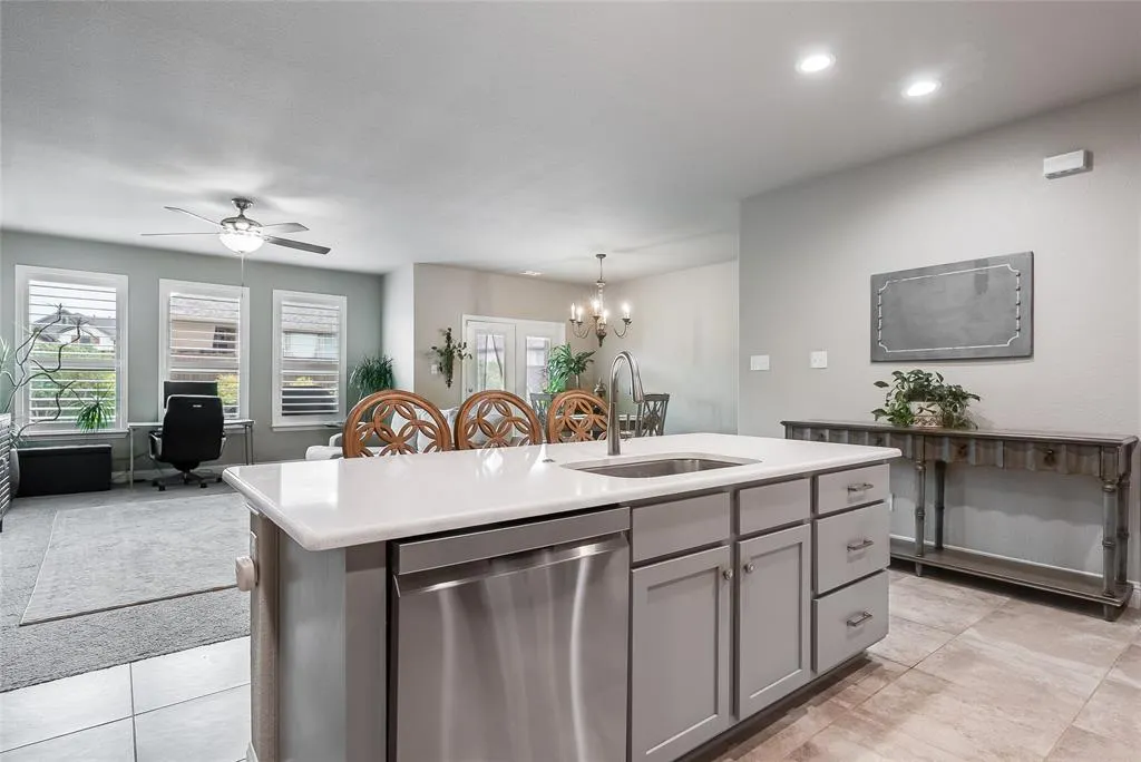 2800 Lakeside Drive
