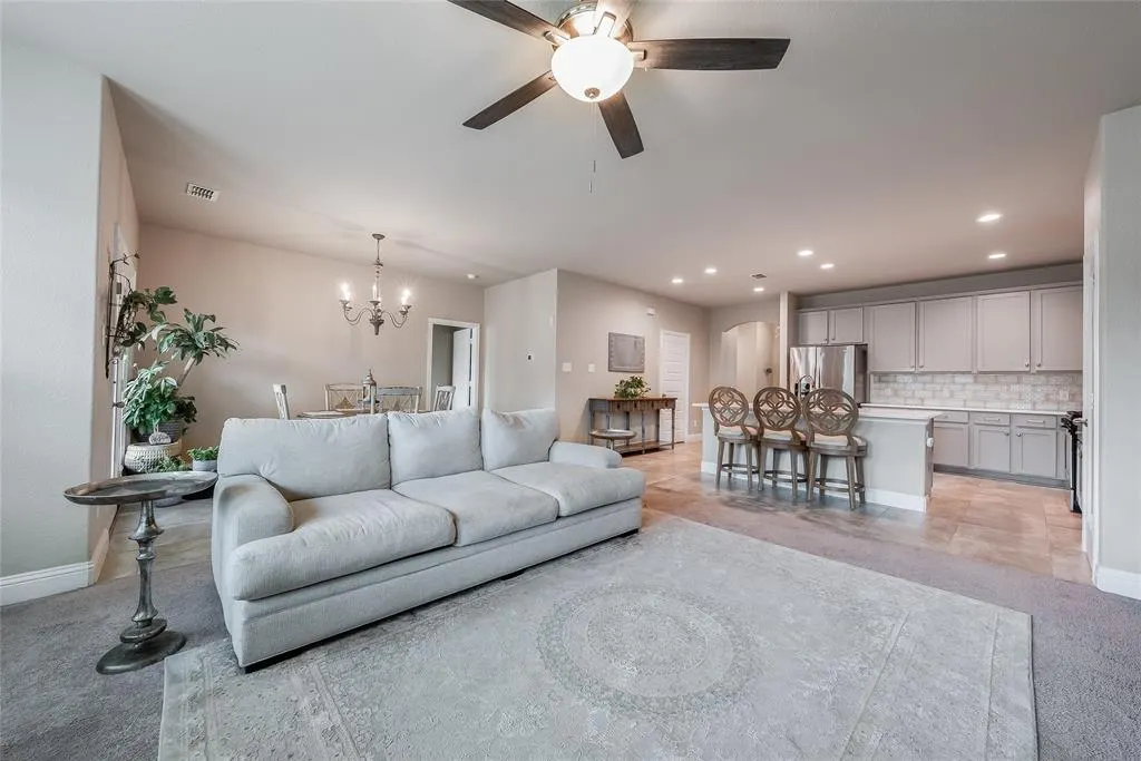 2800 Lakeside Drive