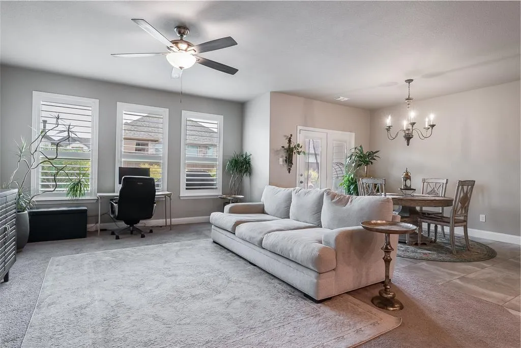 2800 Lakeside Drive