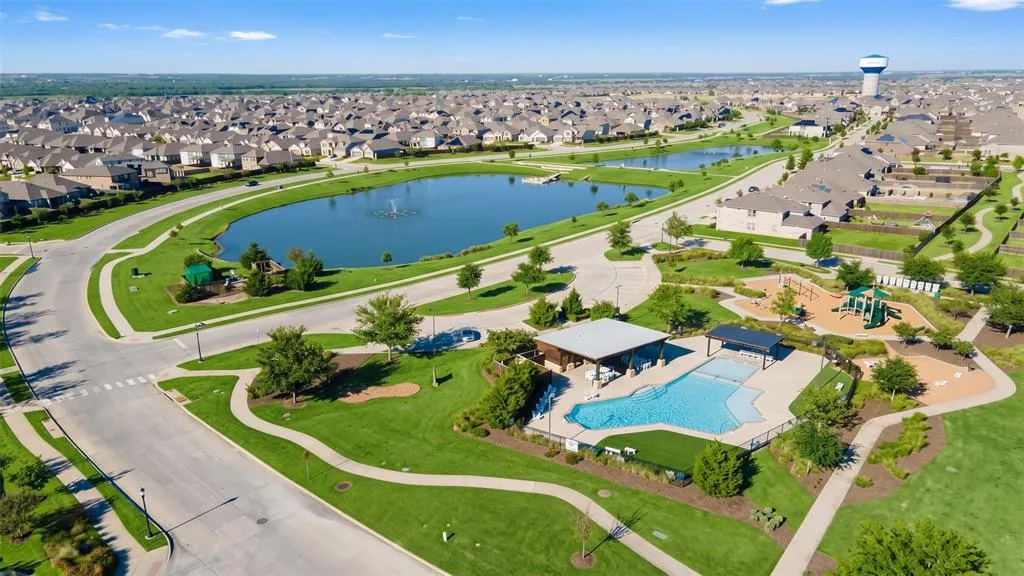 2800 Lakeside Drive