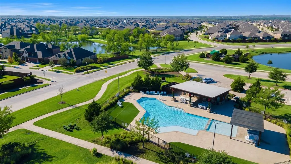 2800 Lakeside Drive