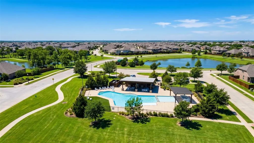 2800 Lakeside Drive