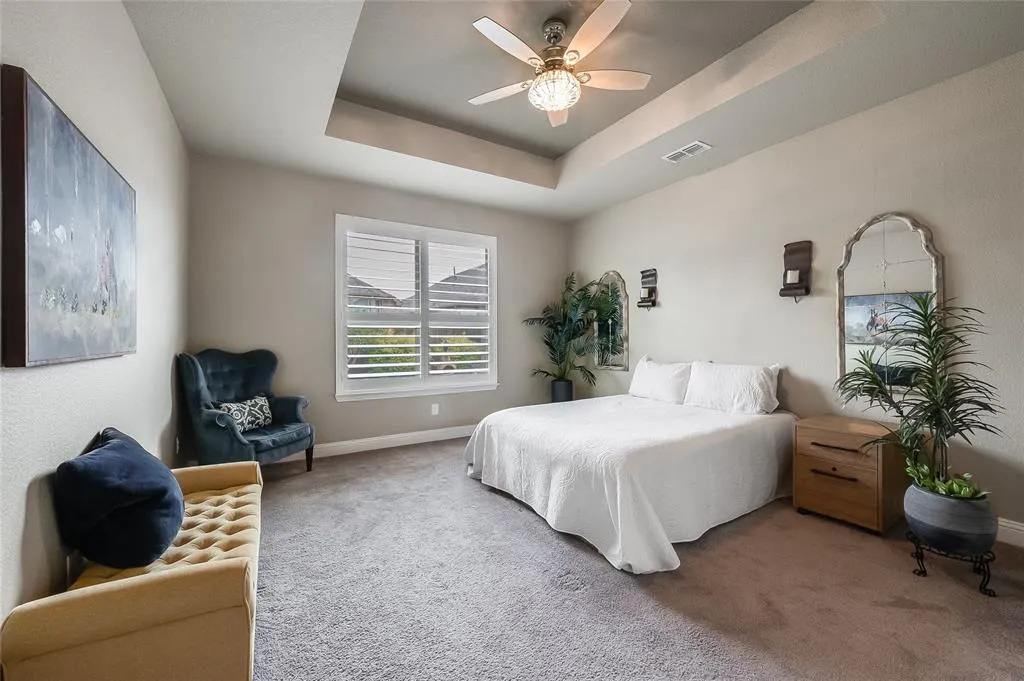 2800 Lakeside Drive