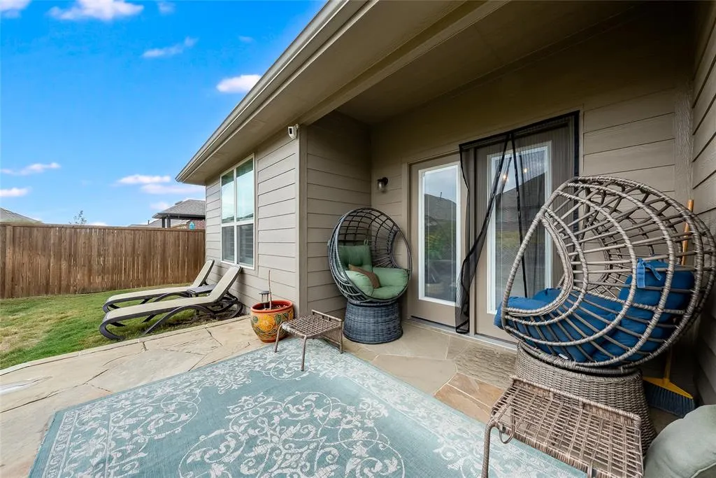 2800 Lakeside Drive
