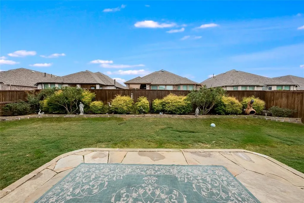 2800 Lakeside Drive