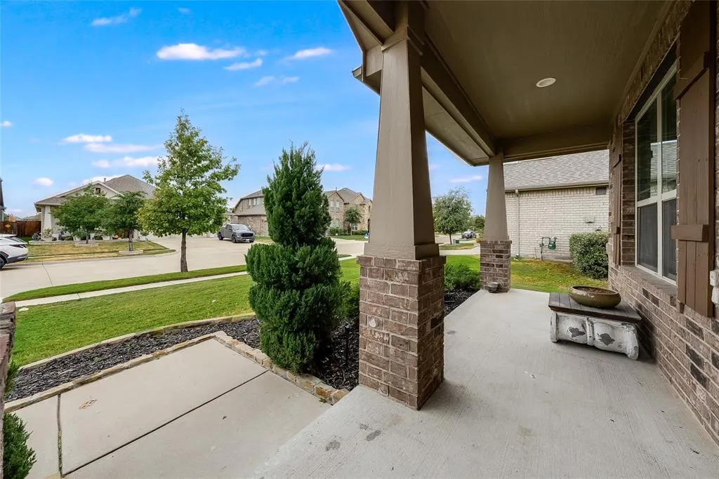 2800 Lakeside Drive