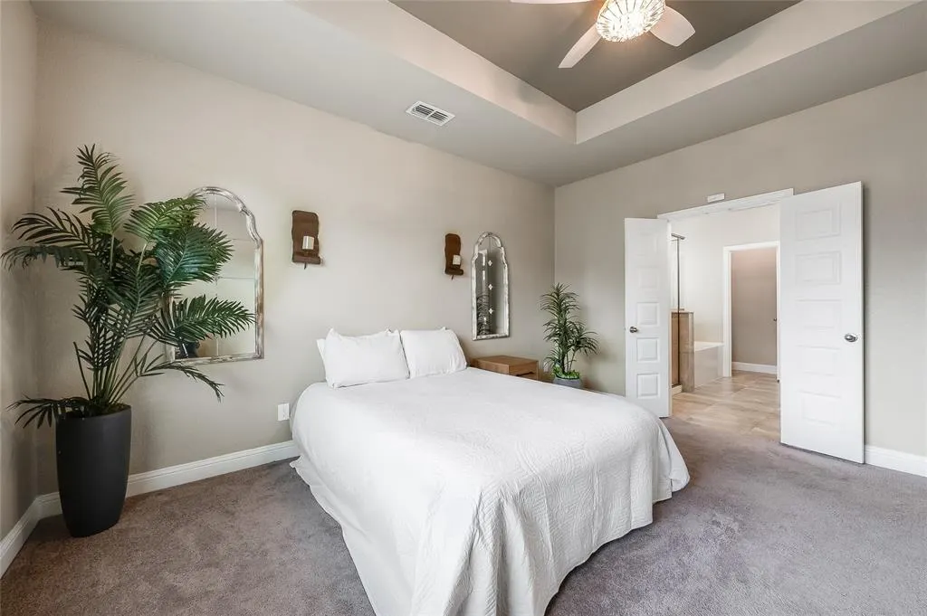 2800 Lakeside Drive