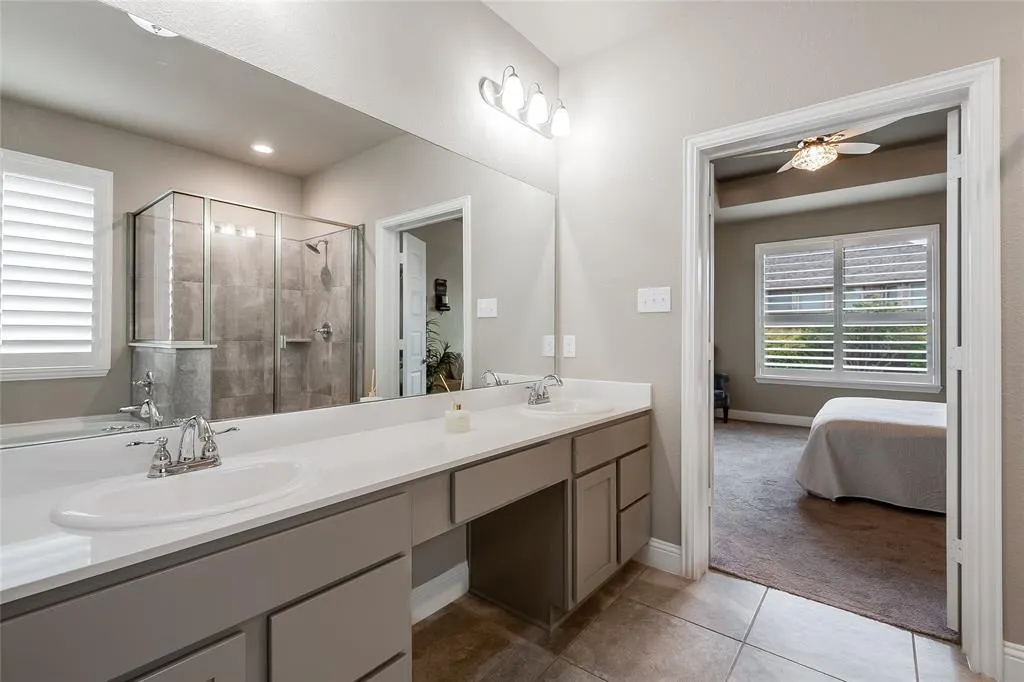 2800 Lakeside Drive