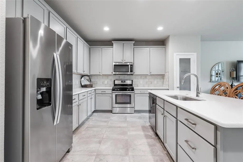 2800 Lakeside Drive