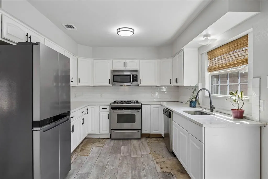 1605 Versailles Drive