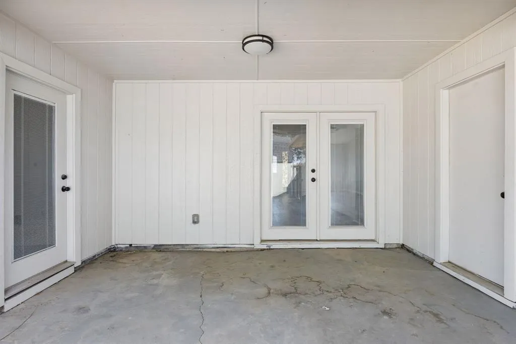 1605 Versailles Drive