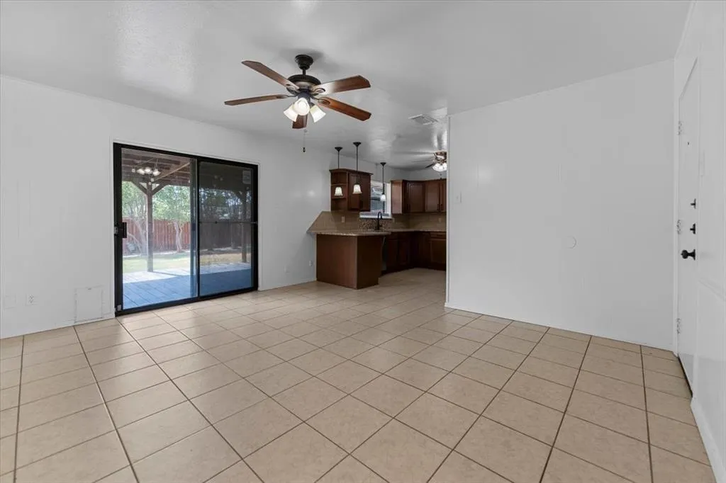 817 Warren Way