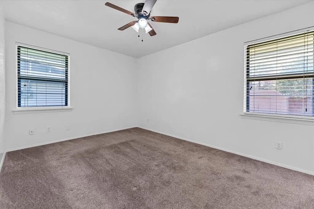 817 Warren Way