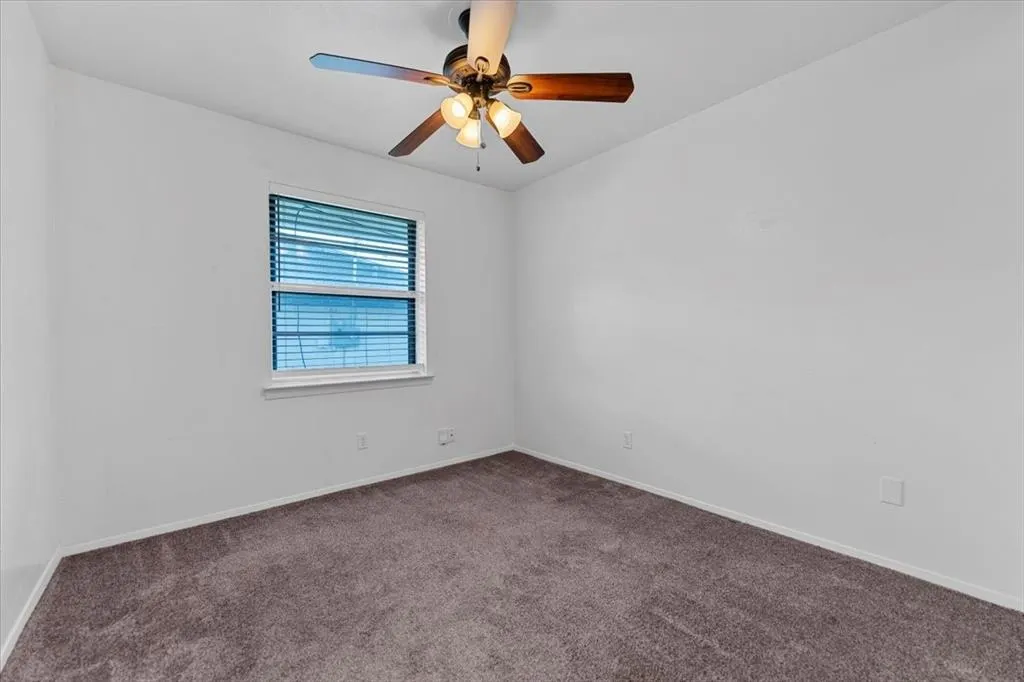 817 Warren Way
