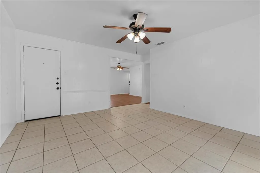 817 Warren Way