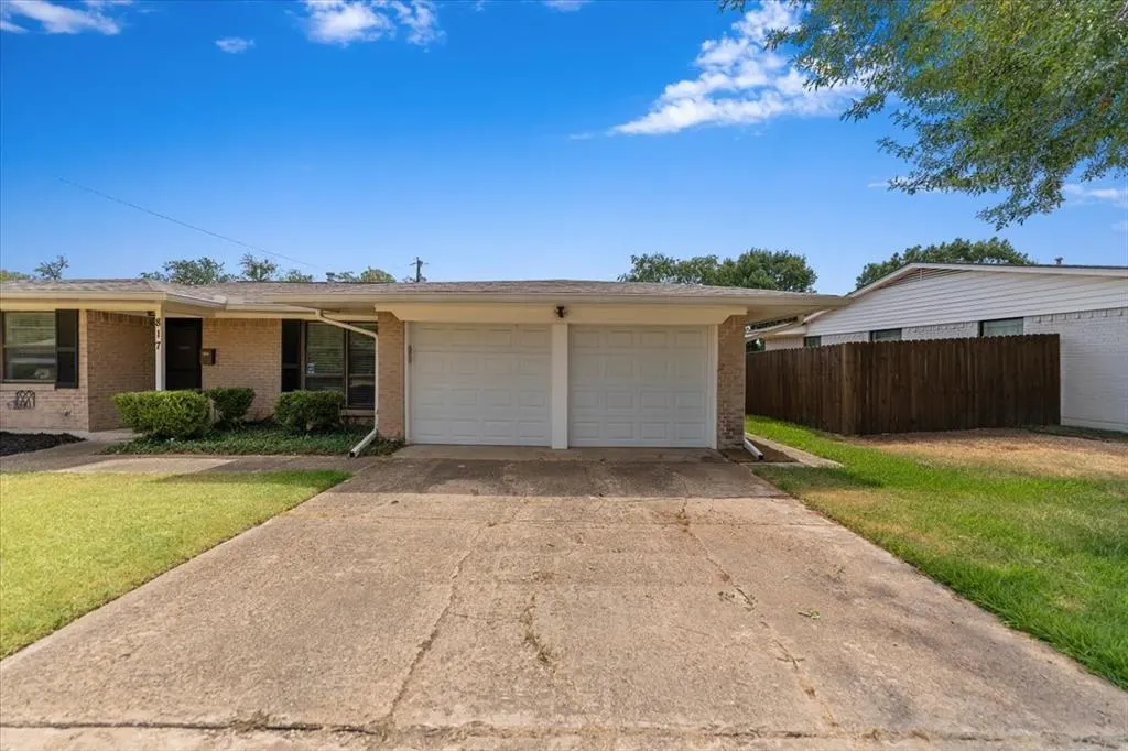 817 Warren Way
