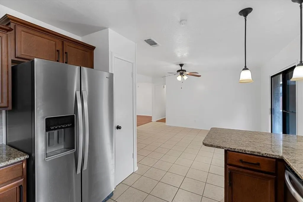 817 Warren Way