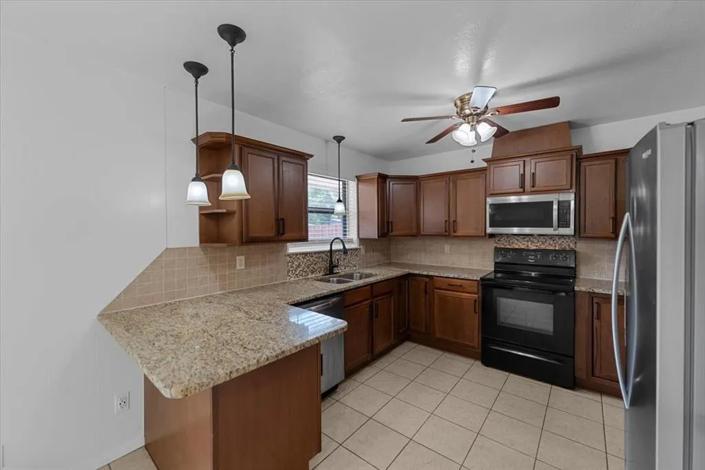 817 Warren Way