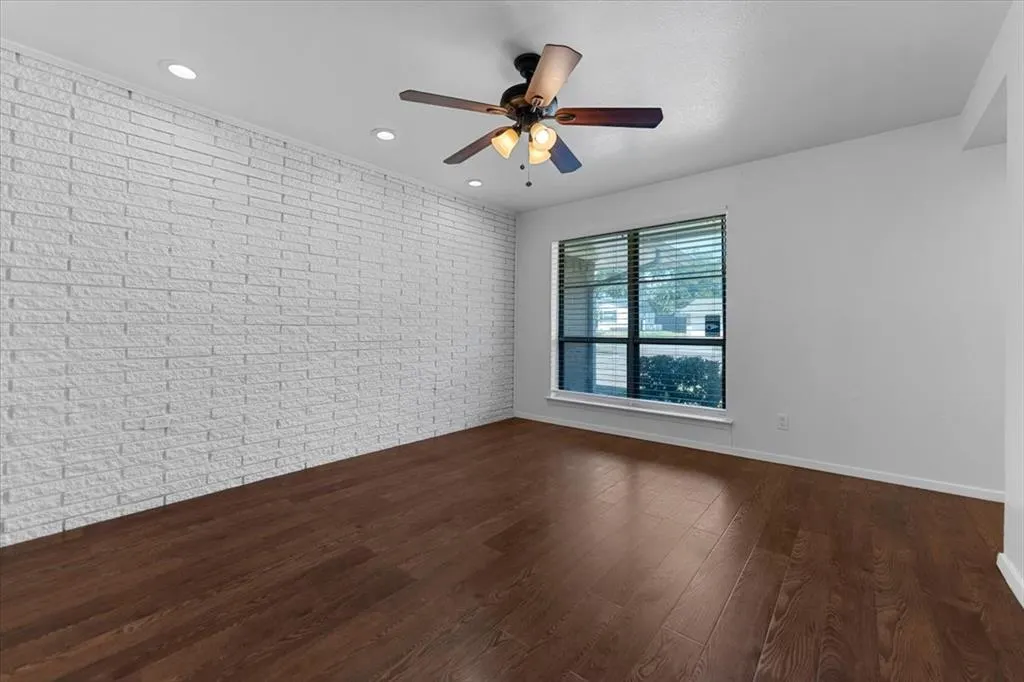 817 Warren Way