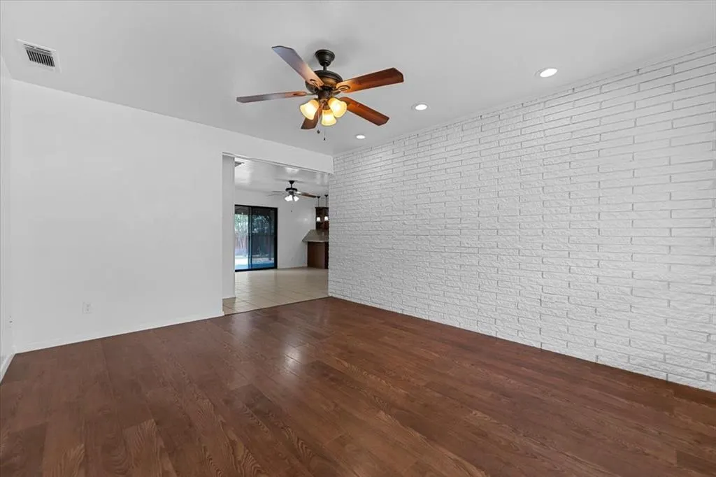 817 Warren Way