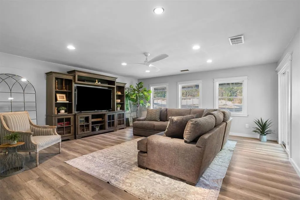 1599 Country Club Road