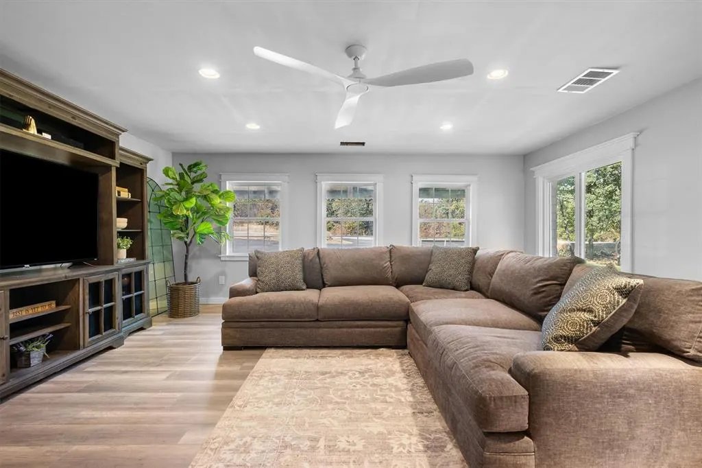 1599 Country Club Road