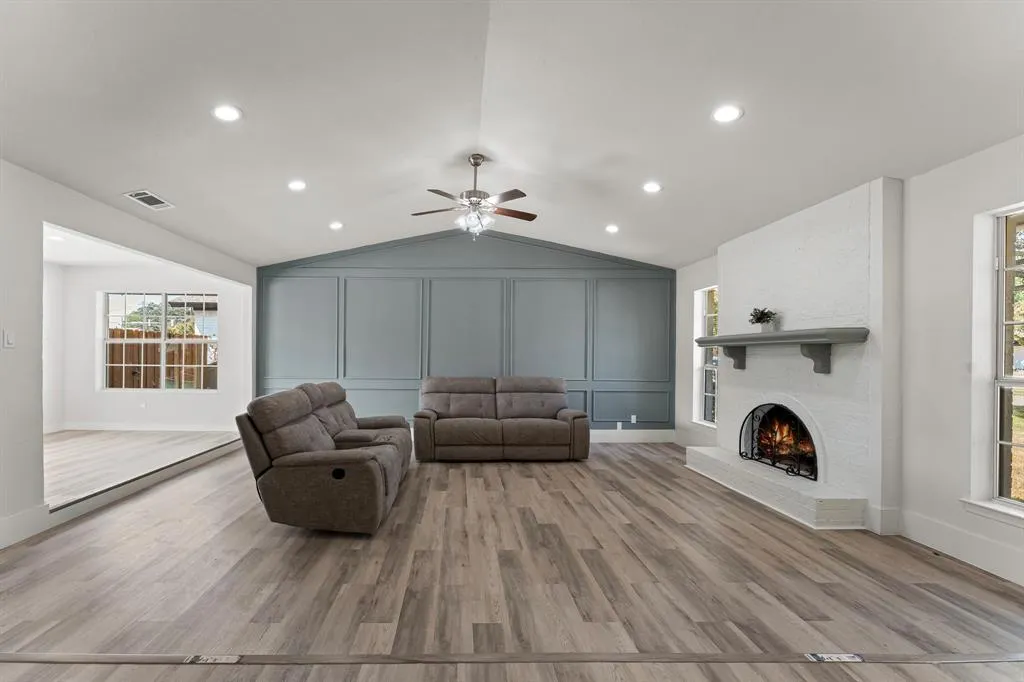 1714 Baylor Drive S