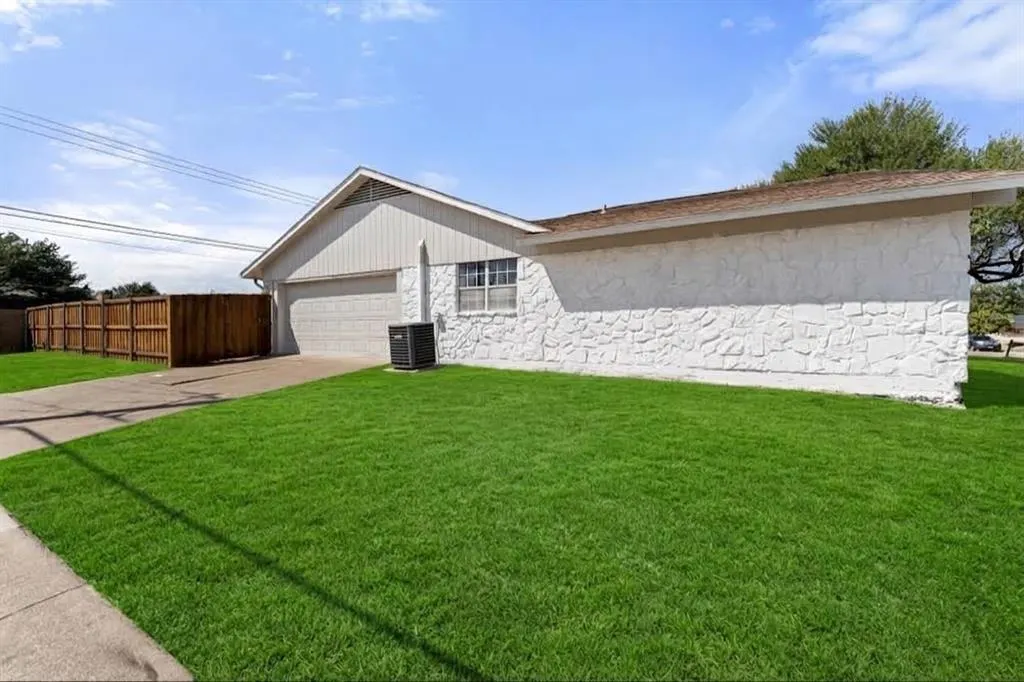 1714 Baylor Drive S