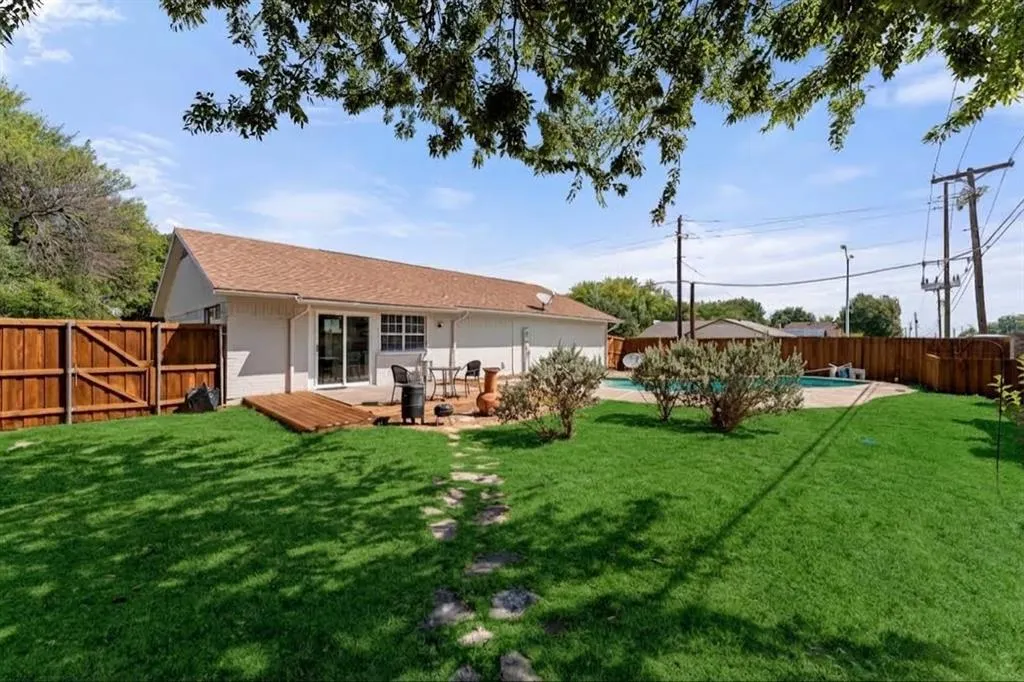 1714 Baylor Drive S