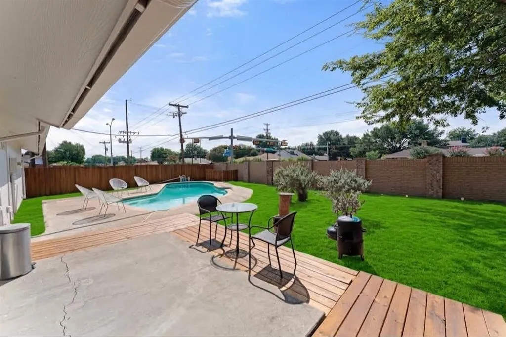 1714 Baylor Drive S