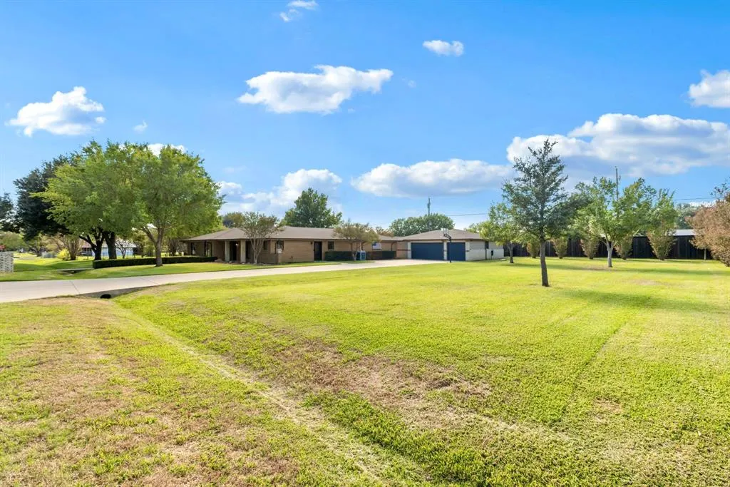 1804 Twin Brook Turn