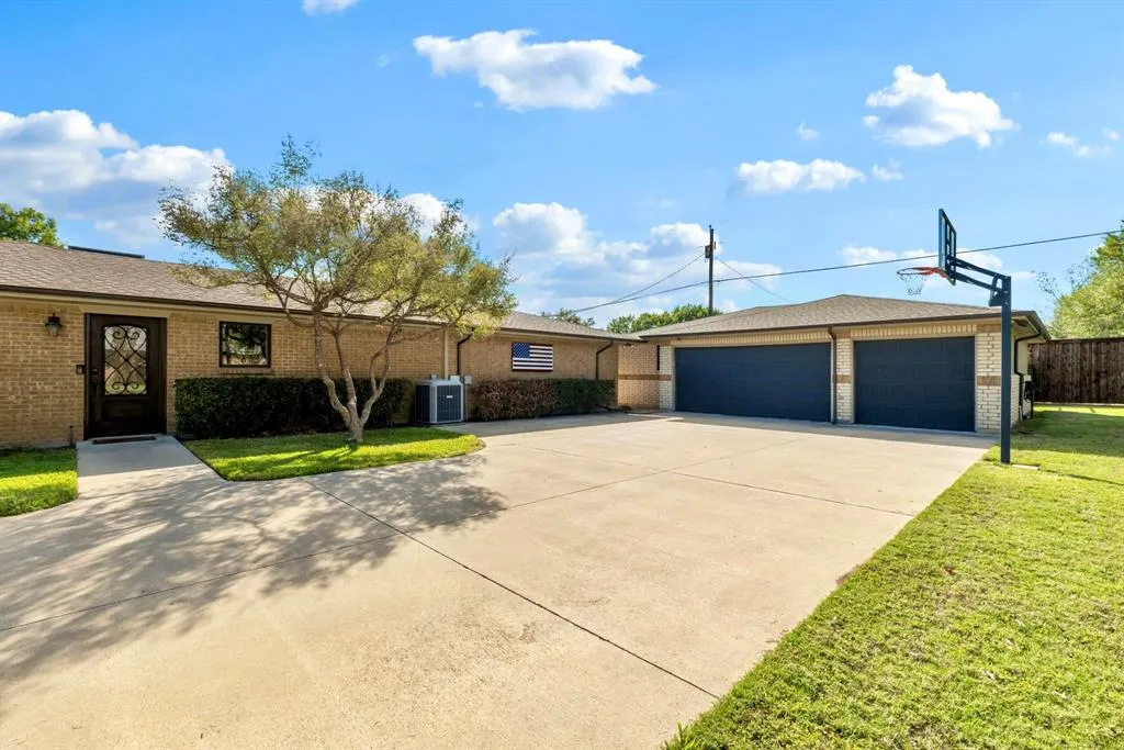 1804 Twin Brook Turn